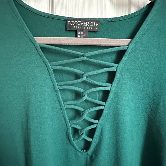 Forever 21 Plus 1X Dark Green 3/4 Sleeve Top w Criss Cross Low Cut Neckline - Picture 4 of 5